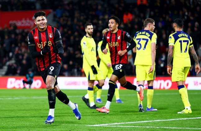 Evanilson of AFC Bournemouth celebrates scoring a goal after making the score 1-1. AFC Bournemouth v Tottenham Hotspur, Premier League, Football, Vitality Stadium, Bournemouth, UK - 07 Jan 2026Bournemouth Vitality Stadium United Kingdom EDITORIAL USE ONLY No use with unauthorised audio, video, data, fixture lists, club league logos or live services. Online in-match use limited to 120 images, no video emulation. No use in betting, games or single club league player publications. Copyright: xJamesxMarsh Shutterstockx 16232824bl