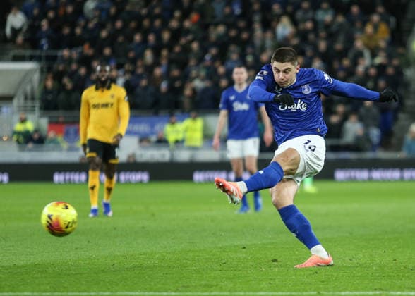 Premier League Everton v Wolverhampton Wanderers Vitaliy Mykolenko of Everton shoots on goal during the Premier League match Everton vs Wolverhampton Wanderers at Hill Dickinson Stadium, Liverpool, United Kingdom, 7th January 2026 (Photo by Richard Bierton News Images) Liverpool Hill Dickinson Stadium Merseyside United Kingdom Copyright: xRichardxBierton NewsxImagesx