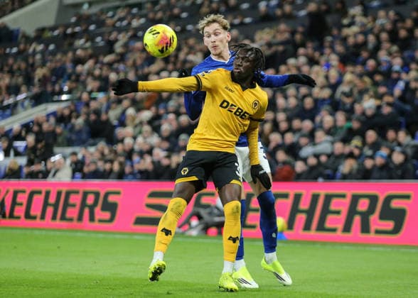 Premier League Everton v Wolverhampton Wanderers James Garner of Everton and Mateus Mane of Wolverhampton Wanderers battle for the ball during the Premier League match Everton vs Wolverhampton Wanderers at Hill Dickinson Stadium, Liverpool, United Kingdom, 7th January 2026 (Photo by Richard Bierton News Images) Liverpool Hill Dickinson Stadium Merseyside United Kingdom Copyright: xRichardxBierton NewsxImagesx