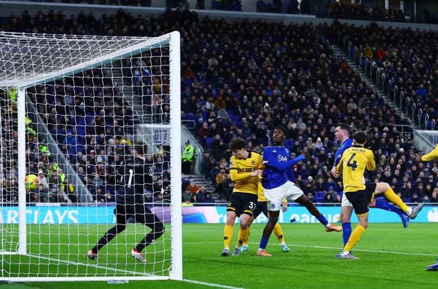 Michael Keane of Everton hits the post with a header Everton v Wolverhampton Wanderers, Premier League, Football, Hill Dickinson Stadium, Liverpool, UK - 07 Jan 2026Liverpool Hill Dickinson Stadium United Kingdom EDITORIAL USE ONLY No use with unauthorised audio, video, data, fixture lists, club league logos or live services. Online in-match use limited to 120 images, no video emulation. No use in betting, games or single club league player publications. Copyright: xMattxWest Shutterstockx 16232881p