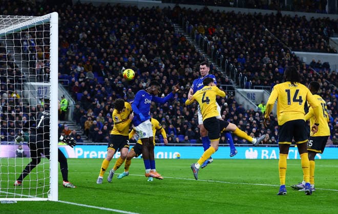Michael Keane of Everton hits the post with a header Everton v Wolverhampton Wanderers, Premier League, Football, Hill Dickinson Stadium, Liverpool, UK - 07 Jan 2026Liverpool Hill Dickinson Stadium United Kingdom EDITORIAL USE ONLY No use with unauthorised audio, video, data, fixture lists, club league logos or live services. Online in-match use limited to 120 images, no video emulation. No use in betting, games or single club league player publications. Copyright: xMattxWest Shutterstockx 16232881q