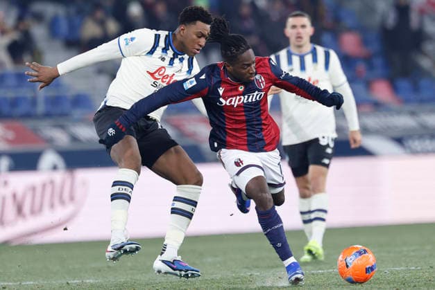 January 7, 2026, Bologna, BOLOGNA: Bologna s Jonathan Rowe (R) and Atalanta s Honest Ahanor in action during the Italian Serie A soccer match Bologna FC vs Atalanta BC at Renato Dall Ara stadium in Bologna, Italy, 7 January 2026. ANSA SERENA CAMPANINI. Soccer: Serie A ; Bologna-Atalanta  - ZUMAa110 20260107_zaf_a110_058 Copyright: xSerenaxCampaninix