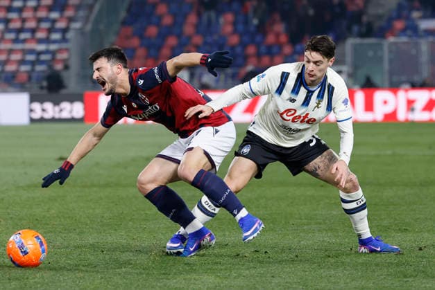 January 7, 2026, Bologna, BOLOGNA: Bologna s Riccardo Orsolini (L) and Atalanta s Nicola Zalewski in action during the Italian Serie A soccer match Bologna FC vs Atalanta BC at Renato Dall Ara stadium in Bologna, Italy, 7 January 2026. ANSA SERENA CAMPANINI. Soccer: Serie A ; Bologna-Atalanta  - ZUMAa110 20260107_zaf_a110_063 Copyright: xSerenaxCampaninix