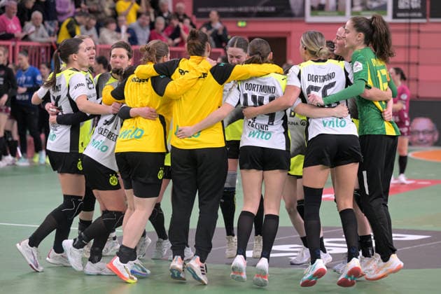 Circle of BVB Borussia Dortmund Handball players after the match TusSies Metzingen vs BVB Borussia Dortmund Handball, Handball, Alsco HBF, 12 League Matchday, Season 2025 2026, 07 01 2026 TusSies Metzingen vs BVB Borussia Dortmund Handball, Handball, Alsco HBF, 12 League Matchday, Season 2025 2026, 07 01 2026 Tuebingen Copyright: xEibner-Pressefoto TobiasxBaurx EP_TBR