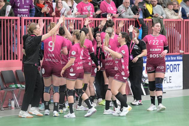 disappointed disappointment at the TusSies after the 32 39 defeat against BVB Borussia Dortmund Handball TusSies Metzingen vs BVB Borussia Dortmund Handball, Handball, Alsco HBF, 12 League Matchday, Season 2025 2026, 07 01 2026 TusSies Metzingen vs BVB Borussia Dortmund Handball, Handball, Alsco HBF, 12 League Matchday, Season 2025 2026, 07 01 2026 Tuebingen Copyright: xEibner-Pressefoto TobiasxBaurx EP_TBR