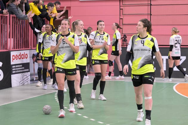 the players of BVB Borussia Dortmund Handball would like to thank the fans TusSies Metzingen vs BVB Borussia Dortmund Handball, Handball, Alsco HBF, 12 League Matchday, Season 2025 2026, 07 01 2026 TusSies Metzingen vs BVB Borussia Dortmund Handball, Handball, Alsco HBF, 12 League Matchday, Season 2025 2026, 07 01 2026 Tuebingen Copyright: xEibner-Pressefoto TobiasxBaurx EP_TBR