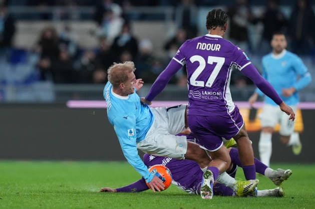 Lazio™s Gustav Isaksen Fiorentina s Cher Ndour during the Serie A EniLive soccer match between Lazio and Fiorentina at the Rome s Olympic stadium, Italy - Wednesday January 7, 2026 - Soccer ( Photo by Alfredo Falcone LaPresse )  Copyright: xAlfredoxFalcone LaPressex