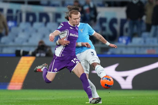 Fiorentina s Pietro Comuzzo Lazio™s Luca Pellegrini during the Serie A EniLive soccer match between Lazio and Fiorentina at the Rome s Olympic stadium, Italy - Wednesday January 7, 2026 - Soccer ( Photo by Alfredo Falcone LaPresse )  Copyright: xAlfredoxFalcone LaPressex
