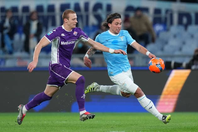 Fiorentina s Pietro Comuzzo Lazio™s Luca Pellegrini during the Serie A EniLive soccer match between Lazio and Fiorentina at the Rome s Olympic stadium, Italy - Wednesday January 7, 2026 - Soccer ( Photo by Alfredo Falcone LaPresse )  Copyright: xAlfredoxFalcone LaPressex