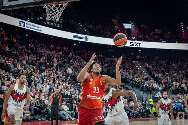 David McCormack 33 FC Bayern Muenchen Basketball in action, FC Bayern Muenchen Basketball vs Kosner Baskonia Vitoria Gasteiz, Basketball, Men, Turkish Airlines EuroLeague, Regular Season, Season 2025 2026, 07 01 2026 Muenchen Bayern Germany Copyright: xkolbert-press MartinxAgüerax