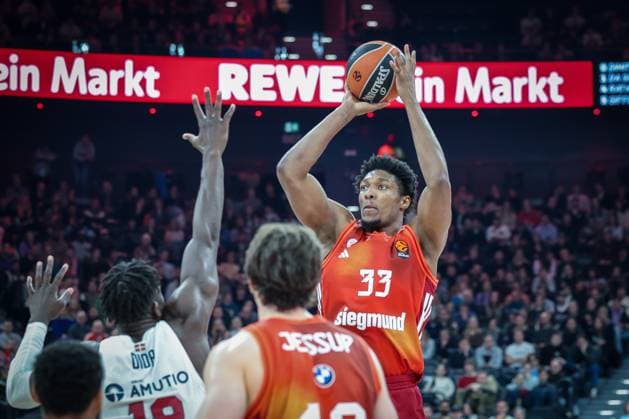 David McCormack 33 FC Bayern Muenchen Basketball with one throw, Action, FC Bayern Muenchen Basketball vs Kosner Baskonia Vitoria Gasteiz, Basketball, Men, Turkish Airlines EuroLeague, Regular Season, Season 2025 2026, 07 01 2026 Muenchen Bayern Germany Copyright: xkolbert-press MartinxAgüerax