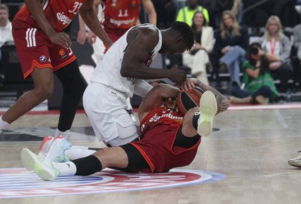 Baskonias 18 DIOP over Bayerns 16 Stefan JOVIC Basketball Bayern Baskonia Euroleague, FC Bayern Basketball Kosner Baskonia Vitoria Gasteiz, round 20, season 2025 2026, on 7 01 2026 in Munich, S A P G A R D E N, Germany Source Copyright Credit Oryk HAIST xBASKETBALL-BAYERN-BASKONIAx