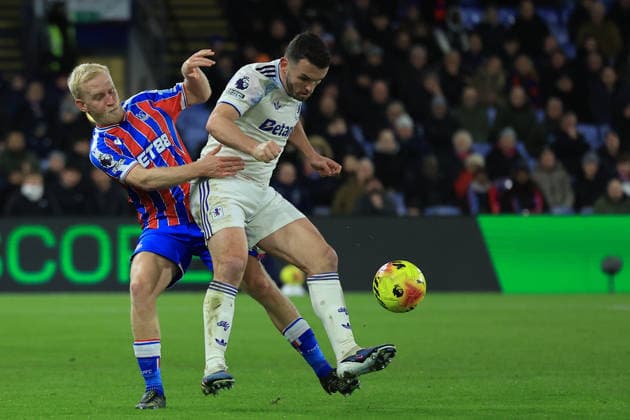 Crystal Palace v Aston Villa, Premier League Aston Villa midfielder John McGinn (7) comes under pressure from Crystal Palace midfielder Will Hughes (19) during the Premier League match between Crystal Palace and Aston Villa at Selhurst Park, London, UK on 7 January 2026. London Selhurst Park Greater London UK Editorial use only DataCo restrictions apply See www.football-dataco.com , Copyright: xSimonxRoex PSI-23539-0034