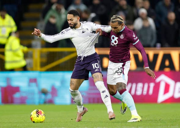 Burnley, England, 7th January 2026. Matheus Cunha of Manchester United, ManU tussles with Lucas Pires of Burnley during the Burnley vs Manchester United Premier League match at Turf Moor, Burnley. Picture credit should read: Cody Froggatt Sportimage EDITORIAL USE ONLY. No use with unauthorised audio, video, data, fixture lists, club league logos or live services. Online in-match use limited to 120 images, no video emulation. No use in betting, games or single club league player publications. SPI_034_CF_Burnley_Man_Utd_ SPI-4437-0034