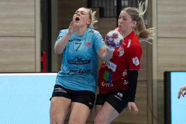 Handball Bundesliga Women, Season 2025 2026 SV Union Halle Neustadt vs Thüringer HC Halle, Germany 07 January 2026 In the picture from left in duel Lotta Heider Thueringer HC and Viktoria Marksteiner Halle Halle Saale SWH Arena Sachsen Anhalt Germany