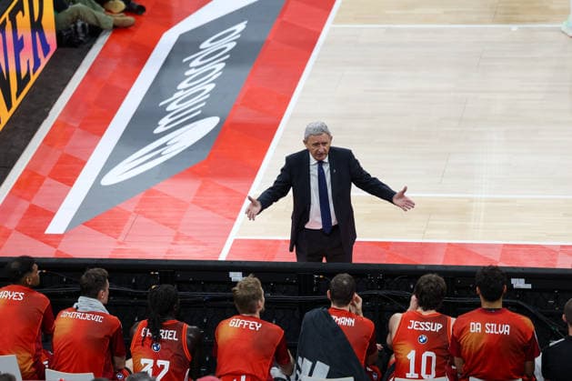 Svetislav Pesic FC Bayern Basketball, Head Coach talks to the players on the bench, GER, FC Bayern Basketball vs Kosner Baskonia Vitoria Gasteiz, Basketball, Euroleague, Matchday 20, Season 2025 2026, 07 01 2026, GER, FC Bayern Basketball vs Kosner Baskonia Vitoria Gasteiz, Basketball, Euroleague, Matchday 20, Season 2025 2026, 07 01 2026 Munich Copyright: xEibner-Pressefoto JennixMaulx EP_JML