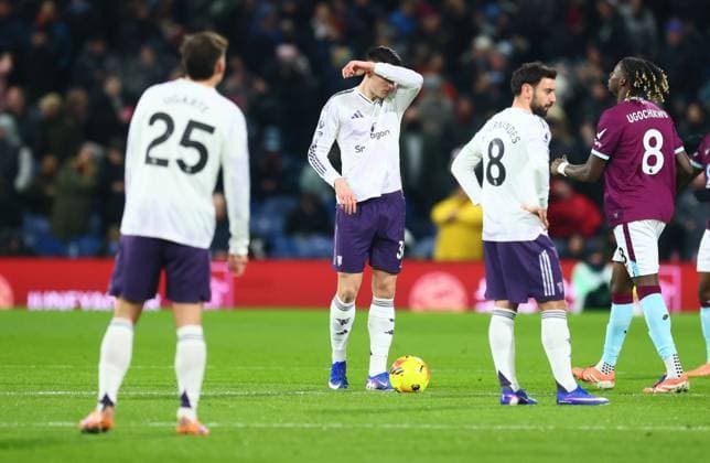 Benjamin Sesko of Manchester United, ManU looks dejected after the last goal scored by Bashir Humphreys of Burnley Burnley v Manchester United, Premier League, Football, Turf Moor, Burnley, UK - 07 Jan 2026Burnley Turf Moor United Kingdom EDITORIAL USE ONLY No use with unauthorised audio, video, data, fixture lists, club league logos or live services. Online in-match use limited to 120 images, no video emulation. No use in betting, games or single club league player publications. Copyright: xPaulxCurrie Shutterstockx 16232931cn