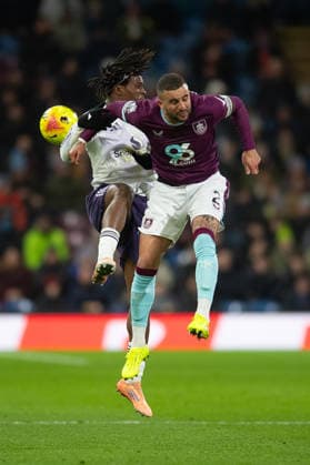 Burnley v Manchester United, ManU Premier League Kyle Walker of Burnley in an aerial challenge with Patrick Dorgu of Manchester United during the Premier League between Burnley and Manchester United at Turf Moor, Burnley 07 01 2026 UK Newspapers OUT Copyright: xMattxWilkinsonx FIL-22757-0032