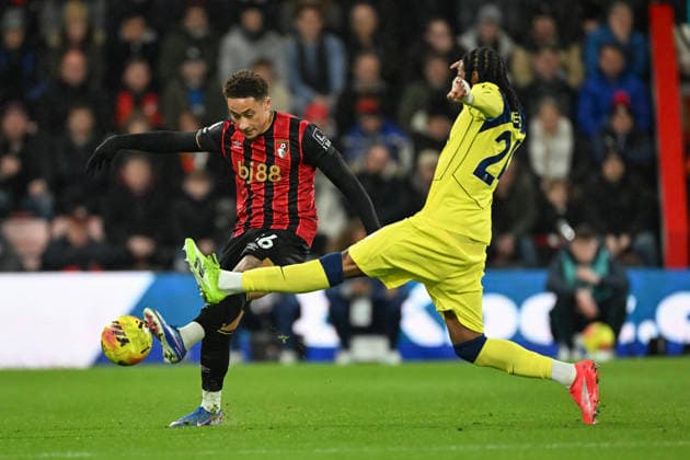 Bournemouth v Tottenham Hotspur Premier League Marcus Tavernier of Bournemouth is challenged by Djed Spence of Tottenham Hotspur during the Premier League match at the Vitality Stadium, Bournemouth 07 01 2026 UK Newspapers OUT Copyright: xJeremyxLandeyx FIL-22755-0034