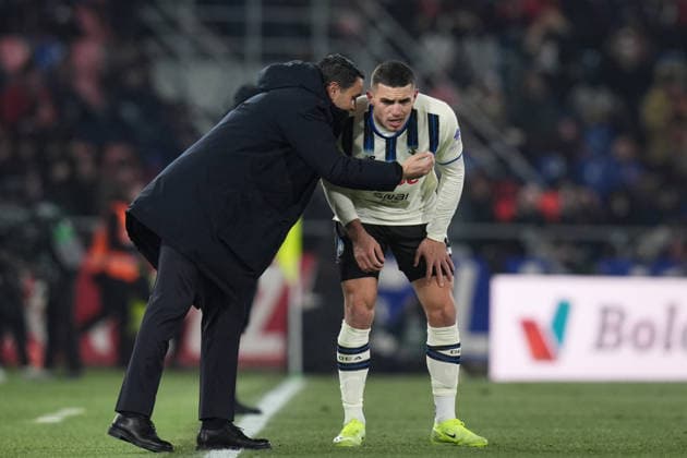 AtalantaÕs head coach Raffaele Palladino shouts instructions to Atalanta s Nikola Krstovic during the Serie A soccer match between Bologna and Atalanta at the Renato DallÕAra Stadium in Bologna, north Italy - Wednesday, January 7, 2026 -  Copyright: xMassimoxPaolone LaPressex