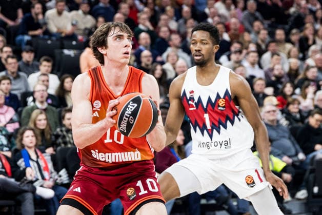 MUNICH, GERMANY - JANUARY 07: Justinian Jessup (FC Bayern Muenchen, 10) controls the ball against Mamadi Diakite (Kosner Baskonia Vitoria-Gasteiz, 1) during the Turkish Airlines EuroLeague match between FC Bayern Muenchen vs. Kosner Baskonia Vitoria-Gasteiz at SAP Garden on round 20 of Turkish Airlines EuroLeague on January 07, 2026 in Munich, Germany. Bavaria Germany Copyright: xSteffiexWunderlx