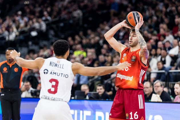 MUNICH, GERMANY - JANUARY 07: Stefan Jovic (FC Bayern Muenchen, 16) controls the ball against Markquis Nowell (Kosner Baskonia Vitoria-Gasteiz, 3) during the Turkish Airlines EuroLeague match between FC Bayern Muenchen vs. Kosner Baskonia Vitoria-Gasteiz at SAP Garden on round 20 of Turkish Airlines EuroLeague on January 07, 2026 in Munich, Germany. Bavaria Germany Copyright: xSteffiexWunderlx