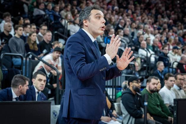 Head coach Paolo Galbiati Kosner Baskonia Vitoria Gasteiz with instructions, gestures, FC Bayern Muenchen Basketball vs Kosner Baskonia Vitoria Gasteiz, Basketball, Men, Turkish Airlines EuroLeague, Regular season, Season 2025 2026, 07 01 2026 Muenchen Bayern Germany Copyright: xkolbert-press MartinxAgüerax