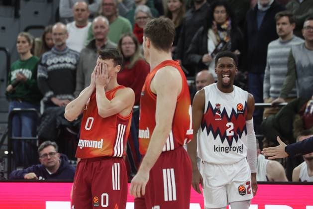 Stunned newcomer Bayerns 0 Nenat DIMITRIJEVIC, Baskonias 2 SIMMONS Basketball Bayern Baskonia Euroleague, FC Bayern Basketball Kosner Baskonia Vitoria Gasteiz, round 20, season 2025 2026, on 7 01 2026 in Munich, S A P G A R D E N, Germany Source Copyright Credit Oryk HAIST xBASKETBALL-BAYERN-BASKONIAx