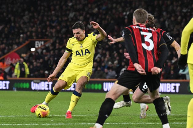 Bournemouth v Tottenham Hotspur, Premier League Joao Palhinha (6) of Tottenham Hotspur shoots at goal during the Premier League match between Bournemouth and Tottenham Hotspur at the Vitality Stadium, Bournemouth, UK on 7 January 2026. Bournemouth Vitality Stadium Dorset UK Editorial use only DataCo restrictions apply See www.football-dataco.com , Copyright: xGrahamxHuntx PSI-23541-0111