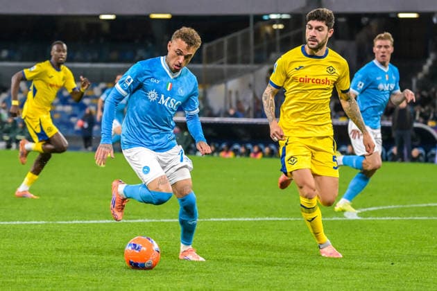 2026-01-07 SSC Napoli v Hellas Verona - Italian Serie A Enilive NAPLES, ITALY - JANUARY 7: Noa Lang of SSC Napoli, Unai Nunez of Hellas Verona during the Italian Serie A Enilive match between SSC Napoli and Hellas Verona at Stadio Diego Armando Maradona on January 7, 2026 in Naples, Italy. Naples Stadio Diego Armando Maradona Italy Content not available for redistribution in The Netherlands directly or indirectly through any third parties. Copyright: xCiroxSantangelox