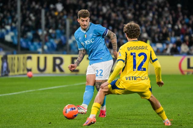 2026-01-07 SSC Napoli v Hellas Verona - Italian Serie A Enilive NAPLES, ITALY - JANUARY 7: Giovanni Di Lorenzo of SSC Napoli, Domagoj Bradaric of Hellas Verona during the Italian Serie A Enilive match between SSC Napoli and Hellas Verona at Stadio Diego Armando Maradona on January 7, 2026 in Naples, Italy. Naples Stadio Diego Armando Maradona Italy Content not available for redistribution in The Netherlands directly or indirectly through any third parties. Copyright: xCiroxSantangelox