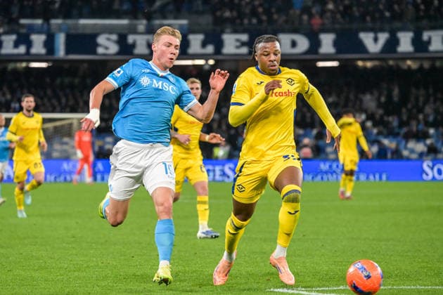 2026-01-07 SSC Napoli v Hellas Verona - Italian Serie A Enilive NAPLES, ITALY - JANUARY 7: Rasmus Hojlund of SSC Napoli, Armel Bella-Kotchap of Hellas Verona during the Italian Serie A Enilive match between SSC Napoli and Hellas Verona at Stadio Diego Armando Maradona on January 7, 2026 in Naples, Italy. Naples Stadio Diego Armando Maradona Italy Content not available for redistribution in The Netherlands directly or indirectly through any third parties. Copyright: xCiroxSantangelox