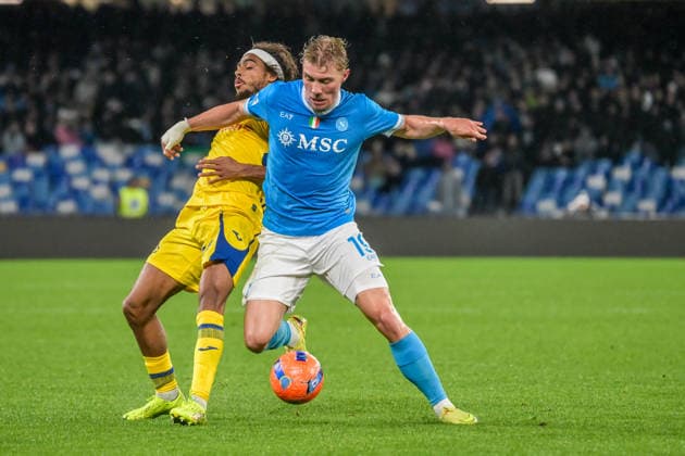2026-01-07 SSC Napoli v Hellas Verona - Italian Serie A Enilive NAPLES, ITALY - JANUARY 7: Antoine Bernede of Hellas Verona, Rasmus Hojlund of SSC Napoli during the Italian Serie A Enilive match between SSC Napoli and Hellas Verona at Stadio Diego Armando Maradona on January 7, 2026 in Naples, Italy. Naples Stadio Diego Armando Maradona Italy Content not available for redistribution in The Netherlands directly or indirectly through any third parties. Copyright: xCiroxSantangelox