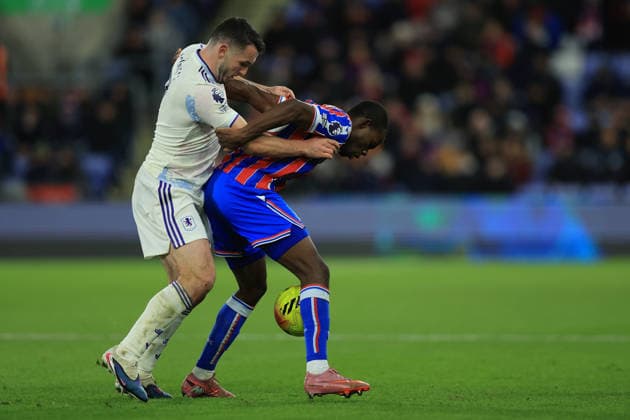 Crystal Palace v Aston Villa, Premier League Crystal Palace defender Tyrick Mitchell (3) comes under pressure from Aston Villa midfielder John McGinn (7) during the Premier League match between Crystal Palace and Aston Villa at Selhurst Park, London, UK on 7 January 2026. London Selhurst Park Greater London UK Editorial use only DataCo restrictions apply See www.football-dataco.com , Copyright: xSimonxRoex PSI-23539-0048