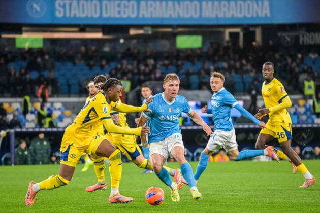 2026-01-07 SSC Napoli v Hellas Verona - Italian Serie A Enilive NAPLES, ITALY - JANUARY 7: Armel Bella-Kotchap of Hellas Verona, Rasmus Hojlund of SSC Napoli during the Italian Serie A Enilive match between SSC Napoli and Hellas Verona at Stadio Diego Armando Maradona on January 7, 2026 in Naples, Italy. Naples Stadio Diego Armando Maradona Italy Content not available for redistribution in The Netherlands directly or indirectly through any third parties. Copyright: xCiroxSantangelox