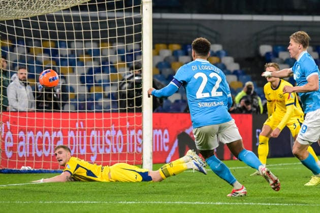 2026-01-07 SSC Napoli v Hellas Verona - Italian Serie A Enilive NAPLES, ITALY - JANUARY 7: Giovanni Di Lorenzo of SSC Napoli scores during the Italian Serie A Enilive match between SSC Napoli and Hellas Verona at Stadio Diego Armando Maradona on January 7, 2026 in Naples, Italy. Naples Stadio Diego Armando Maradona Italy Content not available for redistribution in The Netherlands directly or indirectly through any third parties. Copyright: xCiroxSantangelox