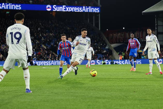 7th January 2026; Selhurst Park, Selhurst, London, England; Premier League Football, Crystal Palace versus Aston Villa; Morgan Rogers of Aston Villa on the ball  HenningxvonxJagow Content restricted for UK based newspaper