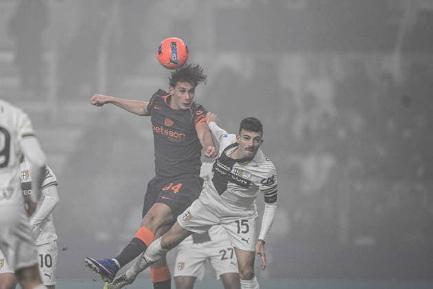 Francesco Pio Esposito of FC Inter in action during the Italian Serie A football match between Parma Calcio 1913 and Inter FC Internazionale on January 7th 2026 at Ennio Tardini stadium in Parma, Italy  Copyright: xTizianoxBallabio IPAxSportx xipa-agency.netx xx IPA_69796342 IPA_Agency_IPA69796342