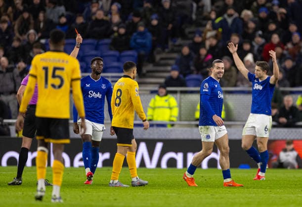 Football - FA Premier League - Everton FC v Wolverhampton Wanderers FC LIVERPOOL, ENGLAND - Wednesday, January 7, 2026: Refree Thomas Kirk shows a second yellow card followed by a red and sends off Everton s Jack Grealish for dissent, after he sarcastically applauded the referee, during the FA Premier League match between Everton FC and Wolverhampton Wanderers FC at Bramley-Moore Dock. (Photo by David Rawcliffe Propaganda) LIVERPOOL Bramley-Moore Dock MERSEYSIDE ENGLAND  Copyright: xDavidxRawcliffex P2026-01-07-Everton_Wolves-51