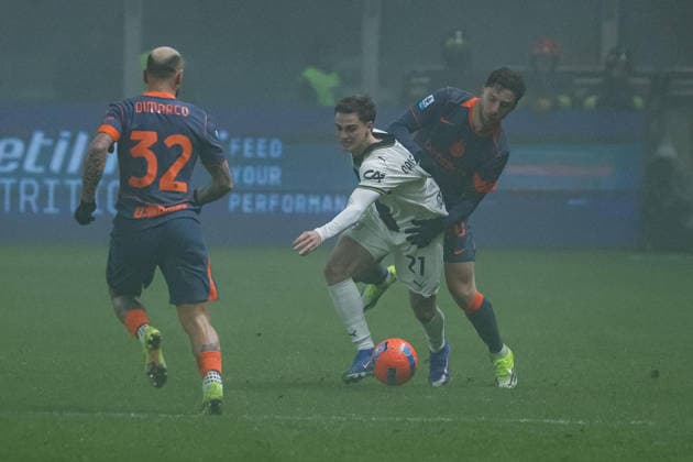 January 7, 2026, Parma: Inter™s Carlos Augusto fights for the ball against Parma™s Gaetano Oristanio during the italian soccer Serie A match between Parma Calcio 1913 vs FC Internazionale Milano on january 7, 2026 at the Stadio Ennio Tardini in Parma, Italy. ANSA Soccer: Serie A; Parma Vs Inter  - ZUMAa110 20260107_zaf_a110_082 Copyright: xLorenzoxCattanix