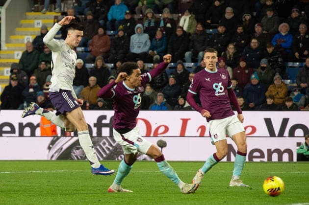 Burnley v Manchester United, ManU Premier League Benjamin Å eÅ¡ko of Manchester United scores his sides second goal during the Premier League between Burnley and Manchester United at Turf Moor, Burnley 07 01 2026 UK Newspapers OUT Copyright: xMattxWilkinsonx FIL-22757-0047