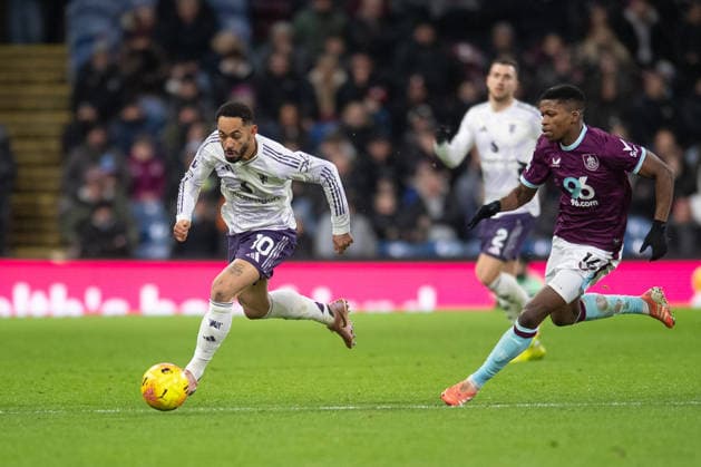 Burnley v Manchester United, ManU Premier League Matheus Cunha of Manchester United takes the ball past Florentino Luis of Burnley during the Premier League between Burnley and Manchester United at Turf Moor, Burnley 07 01 2026 UK Newspapers OUT Copyright: xMattxWilkinsonx FIL-22757-0050