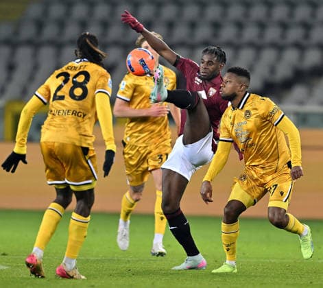 January 7, 2026, Turin, Italy: Torino s Duvan Zapata and Udinese s Christian Kabasele in action during the Italian Serie A soccer match Torino FC vs Udinese Calcio at the Olimpico Grande Torino Stadium in Turin, Italy, 7 January 2026 ANSA ALESSANDRO DI MARCO. Serie A: Torino FC Vs Udinese Calcio  - ZUMAa110 20260107_zaf_a110_086 Copyright: xAlessandroxDixMarcox