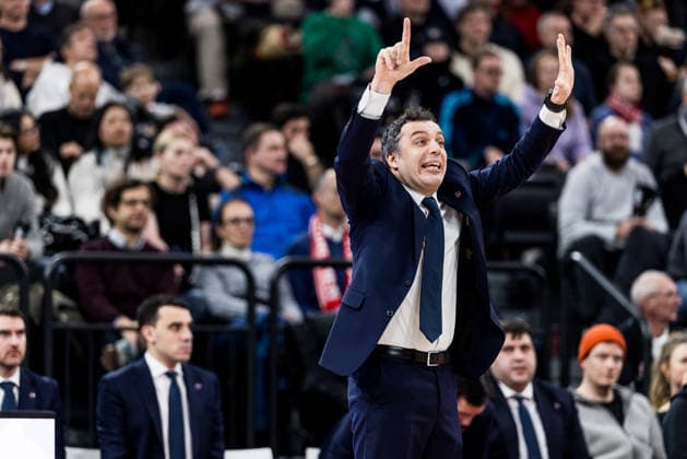 MUNICH, GERMANY - JANUARY 07: Paolo Galbiati (Head Coach Kosner Baskonia Vitoria-Gasteiz) gestures during the Turkish Airlines EuroLeague match between FC Bayern Muenchen vs. Kosner Baskonia Vitoria-Gasteiz at SAP Garden on round 20 of Turkish Airlines EuroLeague on January 07, 2026 in Munich, Germany. Bavaria Germany Copyright: xSteffiexWunderlx
