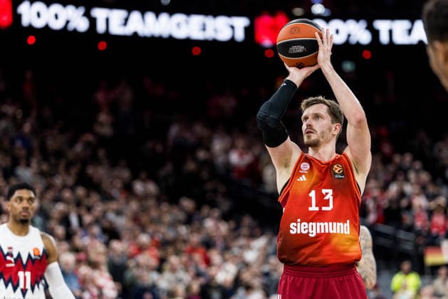 MUNICH, GERMANY - JANUARY 07: Andreas Andi Obst (FC Bayern Muenchen, 13) from the freethrow line during the Turkish Airlines EuroLeague match between FC Bayern Muenchen vs. Kosner Baskonia Vitoria-Gasteiz at SAP Garden on round 20 of Turkish Airlines EuroLeague on January 07, 2026 in Munich, Germany. Bavaria Germany Copyright: xSteffiexWunderlx