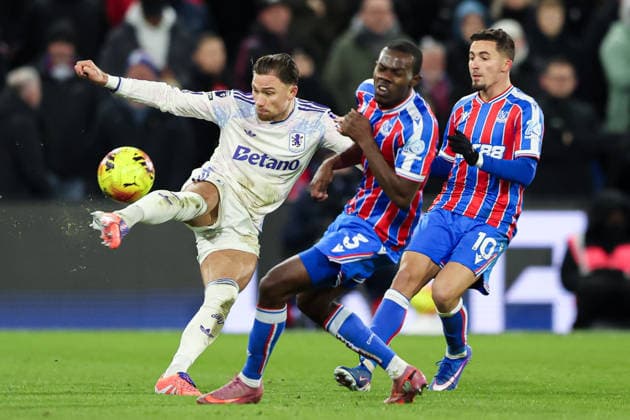 7th January 2026; Selhurst Park, Selhurst, London, England; Premier League Football, Crystal Palace versus Aston Villa; Matty Cash of Aston Villa competes for the ball with Tyrick Mitchell of Crystal Palace  HenningxvonxJagow