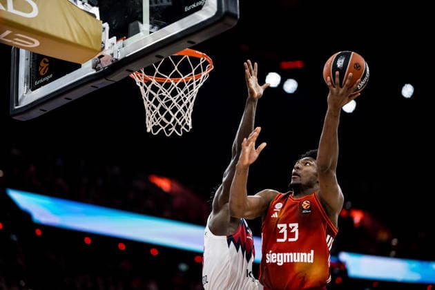 MUNICH, GERMANY - JANUARY 07: David McCormack (FC Bayern Muenchen, 33) tries to score during the Turkish Airlines EuroLeague match between FC Bayern Muenchen vs. Kosner Baskonia Vitoria-Gasteiz at SAP Garden on round 20 of Turkish Airlines EuroLeague on January 07, 2026 in Munich, Germany. Bavaria Germany Copyright: xSteffiexWunderlx