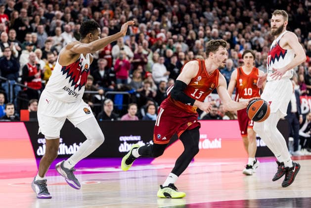 MUNICH, GERMANY - JANUARY 07: Andreas Andi Obst (FC Bayern Muenchen, 13) controls the ball during the Turkish Airlines EuroLeague match between FC Bayern Muenchen vs. Kosner Baskonia Vitoria-Gasteiz at SAP Garden on round 20 of Turkish Airlines EuroLeague on January 07, 2026 in Munich, Germany. Bavaria Germany Copyright: xSteffiexWunderlx
