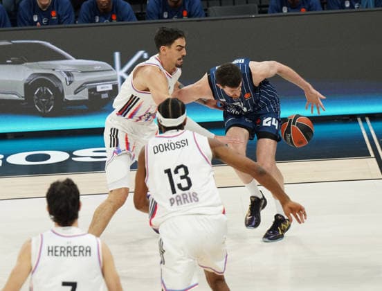 ISTANBUL, TURKEY - JANUARY 7: Ercan Osmani (24) of Anadolu Efes and Leopold Cavaliere (4) of Paris Basketball in action during the EuroLeague Regular Season Round 20 match between Anadolu Efes Istanbul and Paris Basketball at Turkcell Basketball Development Center on January 7, 2026 in Istanbul, Turkey. (Photo by Seskimphoto ) Anadolu Efes Istanbul v Paris Basketball - Euroleague 2025 2026 