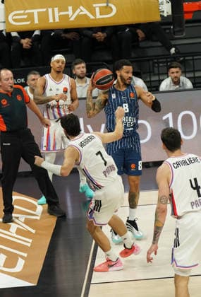 ISTANBUL, TURKEY - JANUARY 7: Nick Weiler Babb (8) of Anadolu Efes and Sebastian Herrera (7)of Paris Basketball in action during the EuroLeague Regular Season Round 20 match between Anadolu Efes Istanbul and Paris Basketball at Turkcell Basketball Development Center on January 7, 2026 in Istanbul, Turkey. (Photo by Seskimphoto ) Anadolu Efes Istanbul v Paris Basketball - Euroleague 2025 2026 